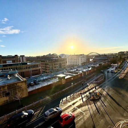 Modern Central Apartment With Views Of The Quayside Sleep 8 Free Parking Newcastle upon Tyne Eksteriør billede